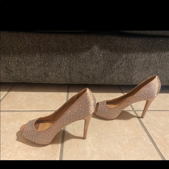Champagne peep toe heels with rhinestones - Picture 4 of 7